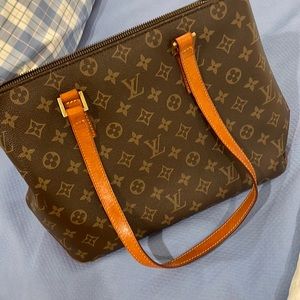 louis vuitton small purse (not real), brown pattern, zipper can get stuck